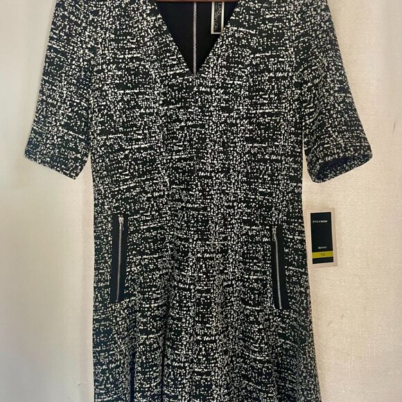 Julian Taylor Black White Fit & Flare Dress NWT Size 14 Zip Accent - Picture 2 of 13